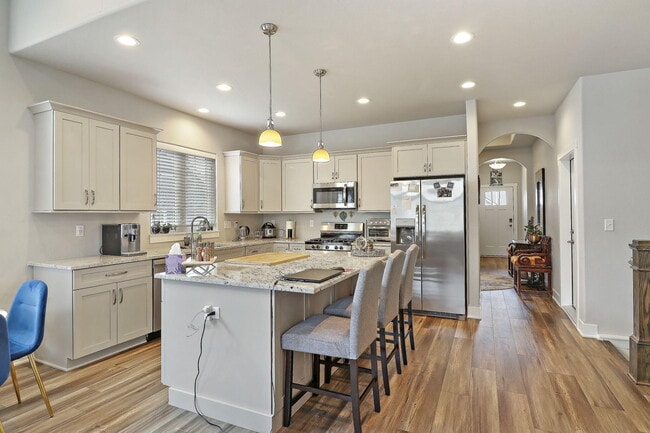 Building Photo - 4706 S Cottage Ln