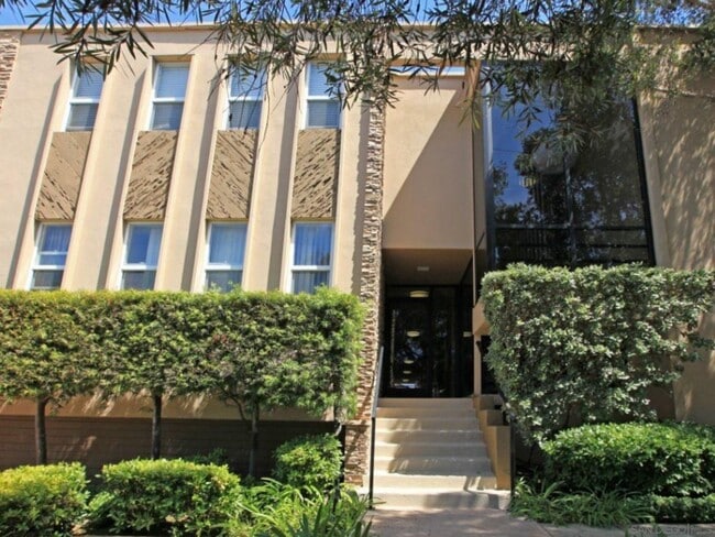 Building Photo - 2089 Chatsworth Blvd