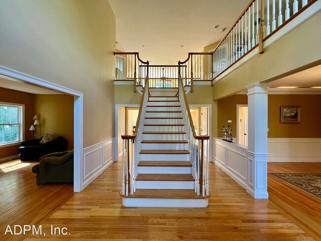 Building Photo - 4 br, 4 bath House - 17 Kenney Road Middle...