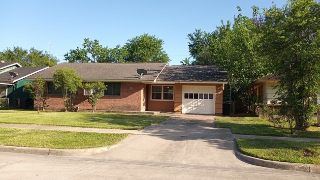 Building Photo - 1022 Marleen St