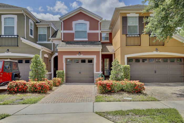 Foto principal - Stylish 3/2.5 Townhome with Open Floor Pla...