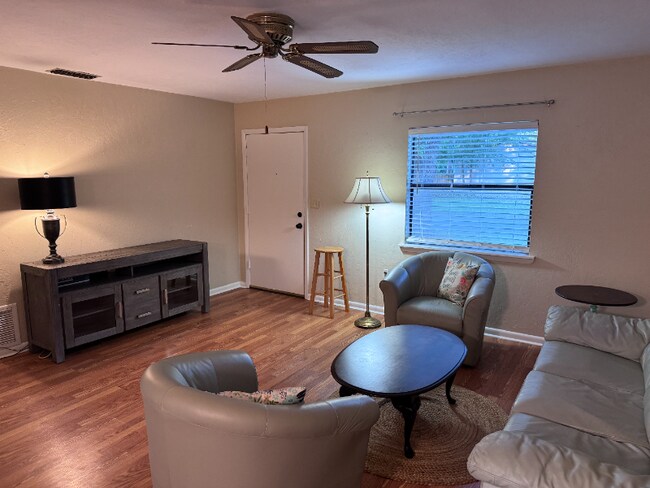 Foto del edificio - 4530 NW 27th Terrace