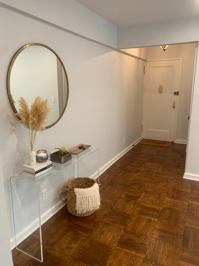 Entry way - 555 Broadway