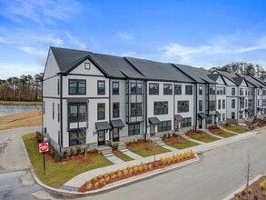 Building Photo - 417 Talbot Dr