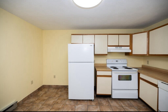Building Photo - 10 Wrentham Rd