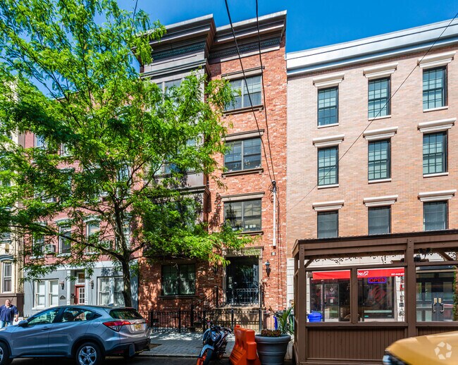 Building Photo - 110 Willow Ave