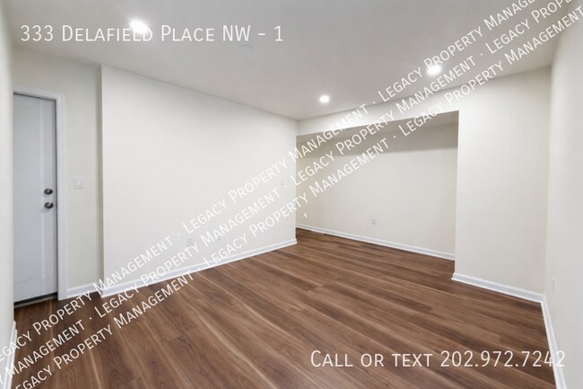 Foto del edificio - 333 Delafield Pl NW
