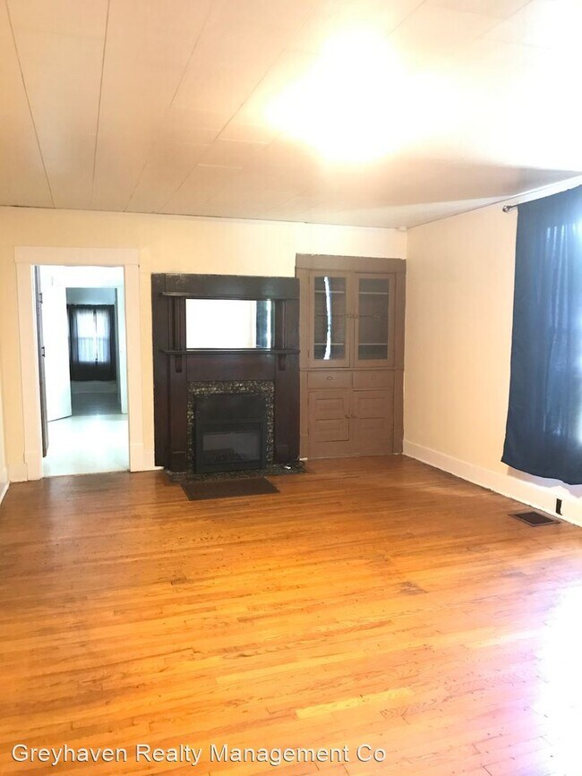 Building Photo - 3 br, 1 bath House - 3100 E. 44th Street