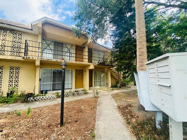 Foto del edificio - 305 E Dakin Ave