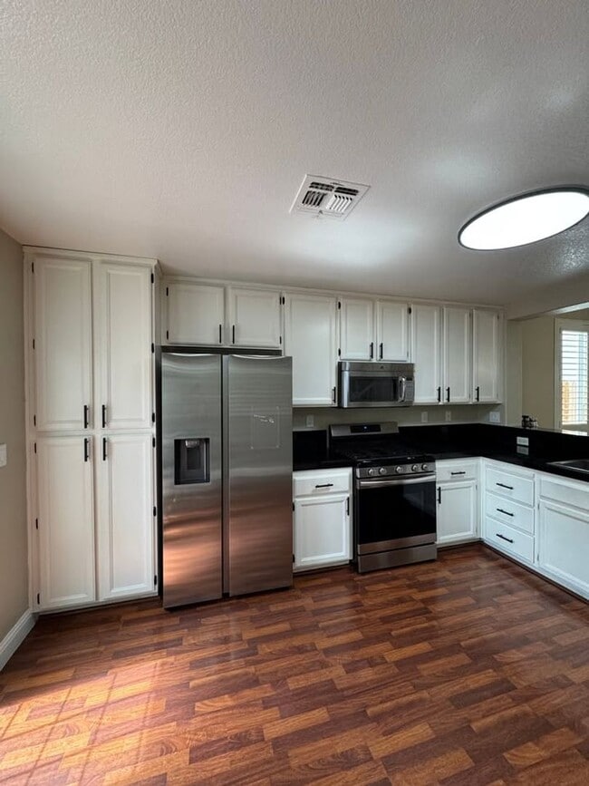 Foto del edificio - Beautiful home located in a desirable Rose...