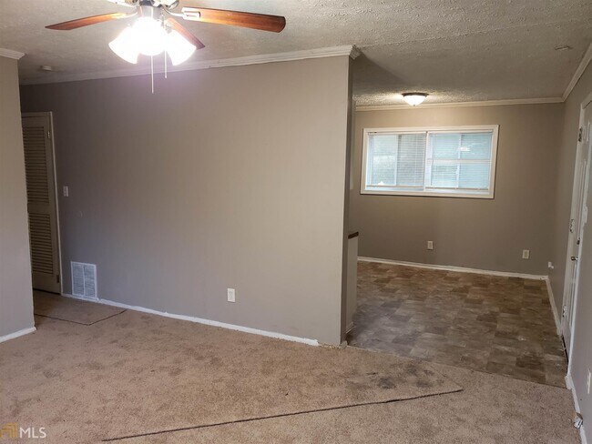 Building Photo - 1281 Willow Dr