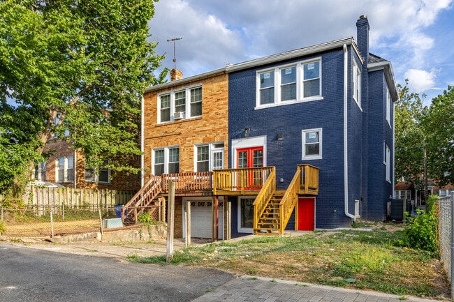 Building Photo - 311 Longfellow St NW