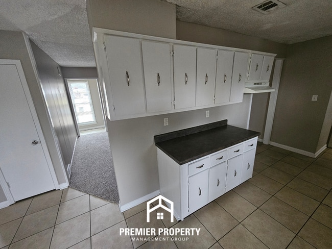 Building Photo - 3773 Caravel Dr