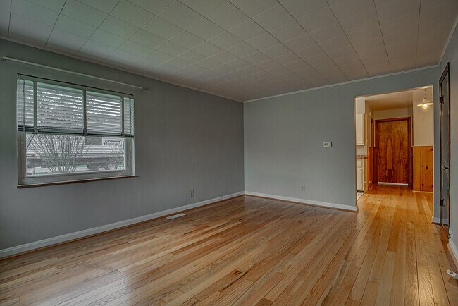 Building Photo - 2404 Carlisle Ave