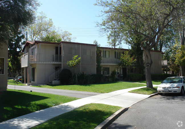 Foto del edificio - Conejo Park Apartments