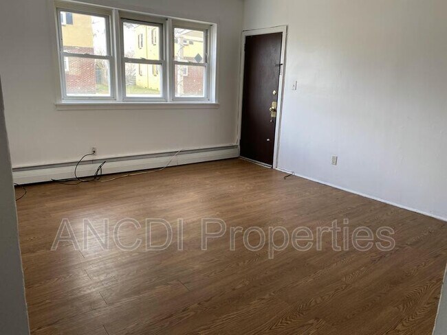 Foto del edificio - 635 Stone Rd