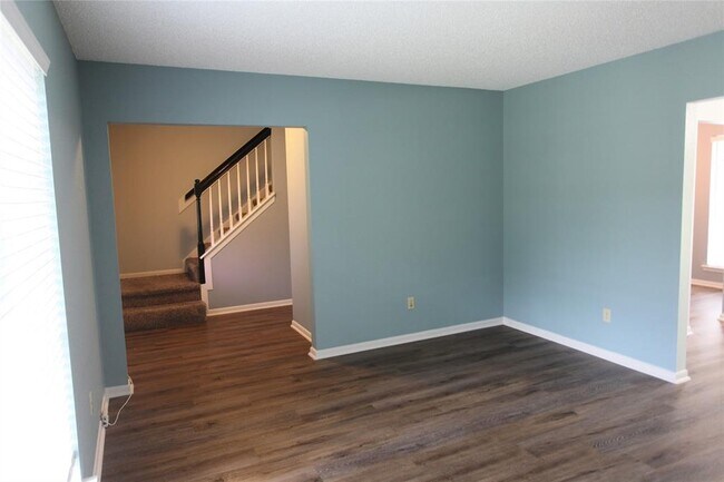 Foto del edificio - 4010 Spring Garden Dr
