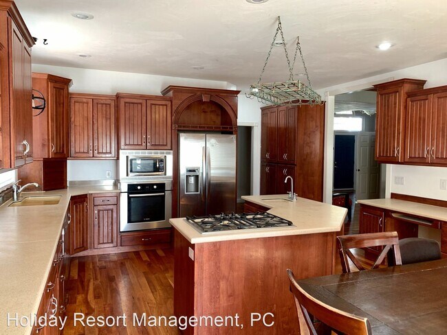 Foto del edificio - 6 br, 3.5 bath House - 1837 N. Centennial Dr