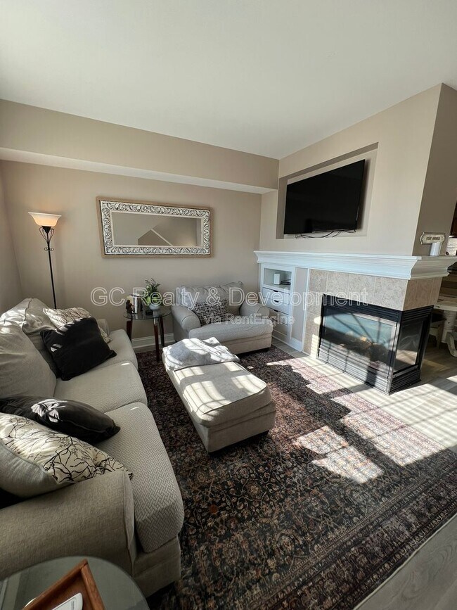 Foto del edificio - 112 Lakeshore Dr