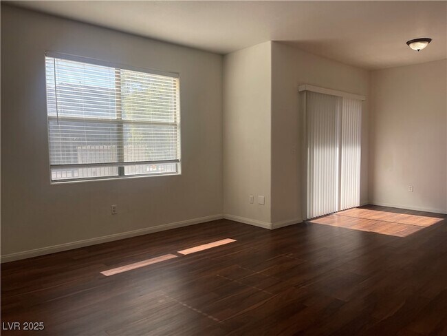 Foto del edificio - 8000 W Badura Ave