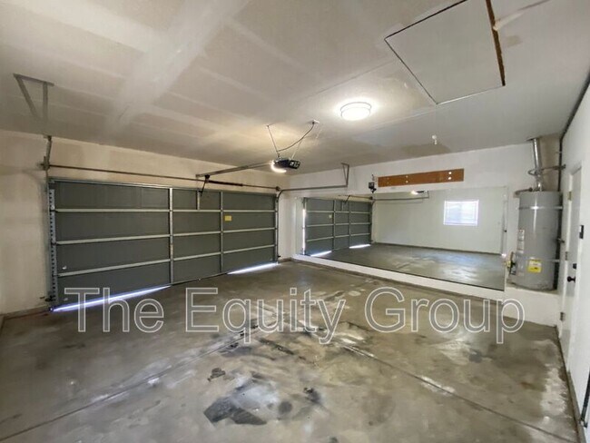 Building Photo - 1425 Tulip St