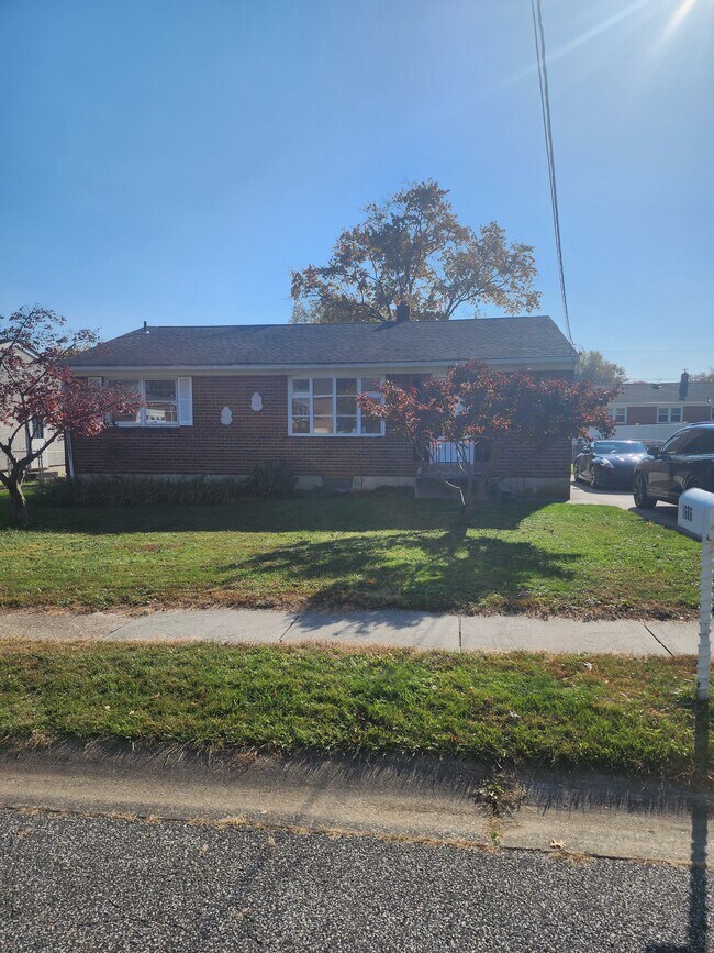 Building Photo - 1606 Bolton Rd