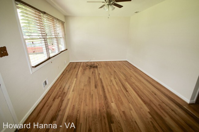 Building Photo - 3 br, 1 bath House - 789 Meade Lane