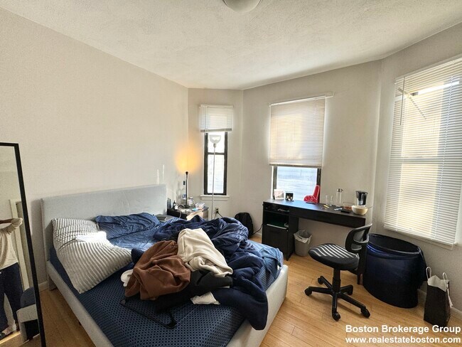 Building Photo - 1578 Tremont St