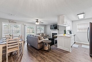 Foto del edificio - 160 Commons Dr