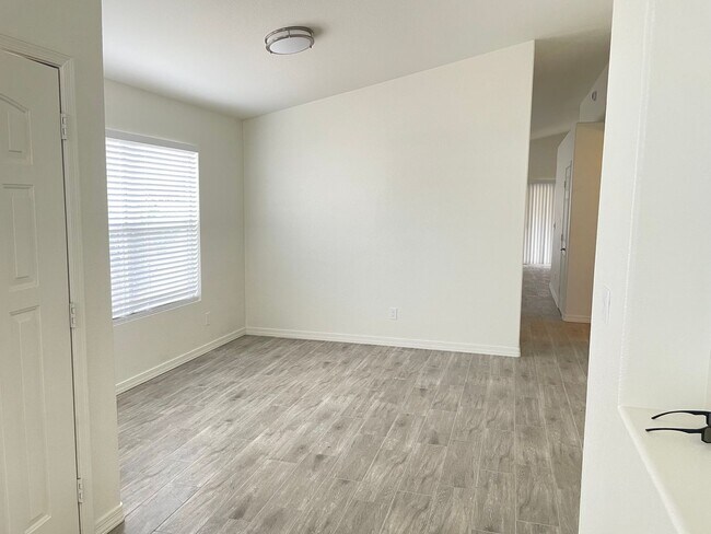 Foto del edificio - Full remodel, be the first to live in this Beauty, 3 bed /2 bath home in Clemente Ranch