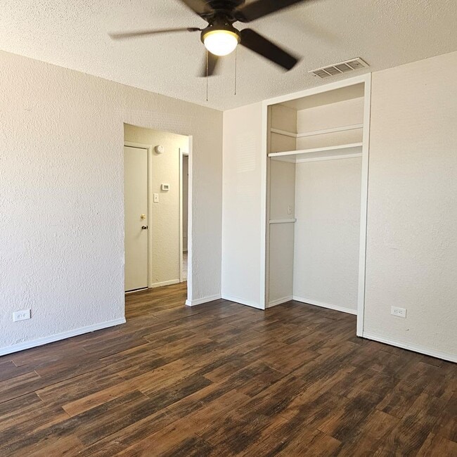 Foto del edificio - 3204 W Kansas Ave