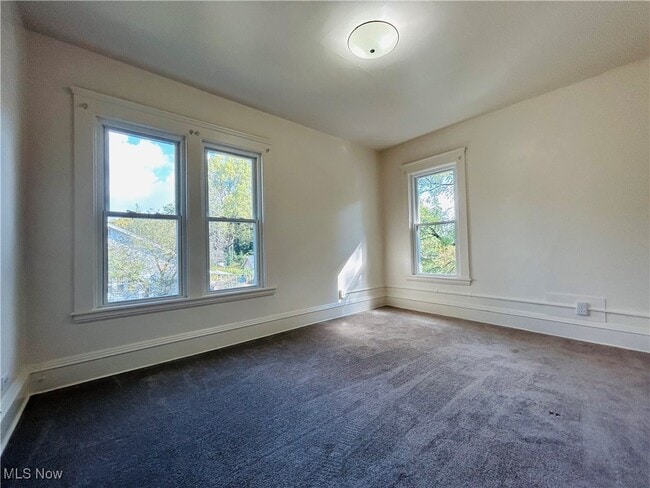 Building Photo - 481 Longmere Dr