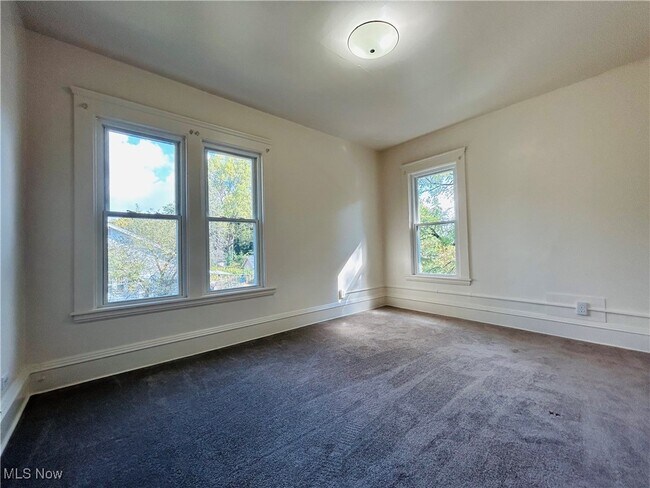 Foto del edificio - 481 Longmere Dr