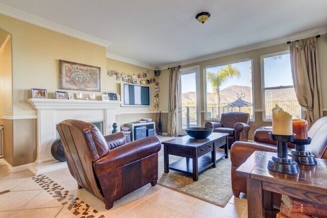 family room - 853 Aspen Glen Rd