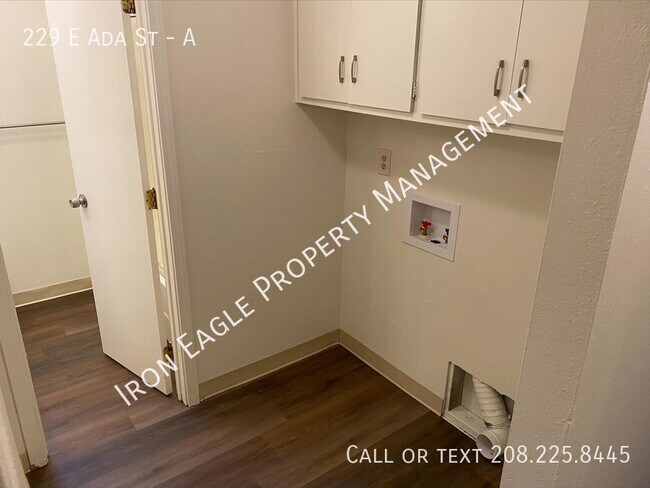 Building Photo - 229 E Ada St