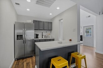 Building Photo - Village Oaks