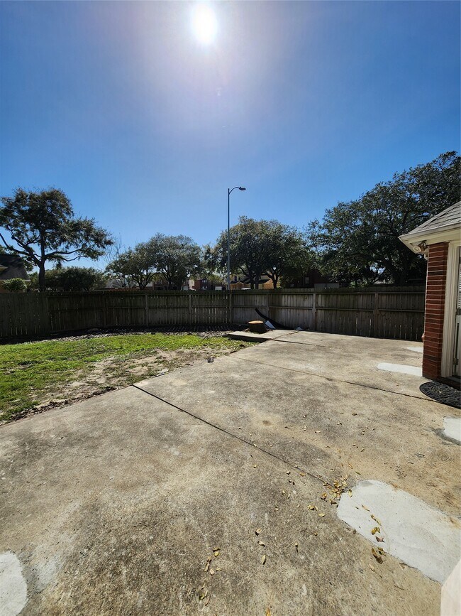 Foto del edificio - 14335 Berrington Dr