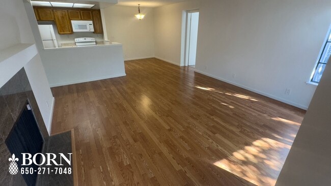 Building Photo - 1664 Vista Del Sol