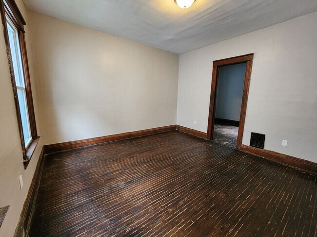 Foto del edificio - 94 Sobieski St