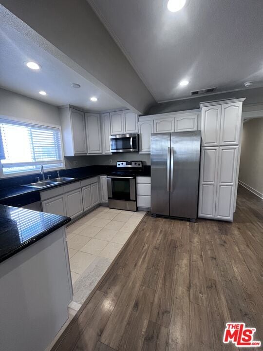 Building Photo - 942 S Lucerne Blvd