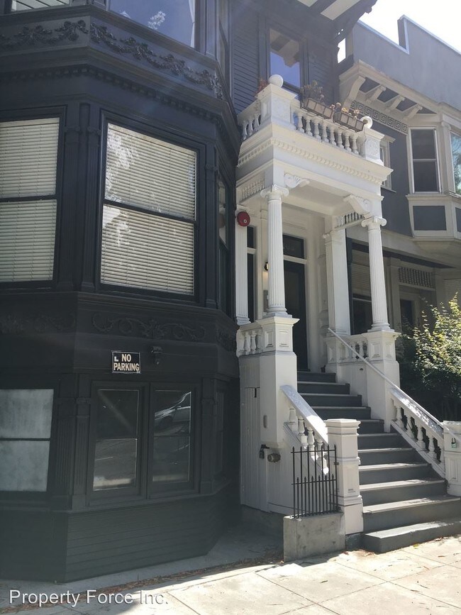 Building Photo - 1703-1703 Oak St