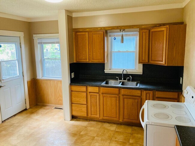 Foto del edificio - Charming Bungalow Near Downtown