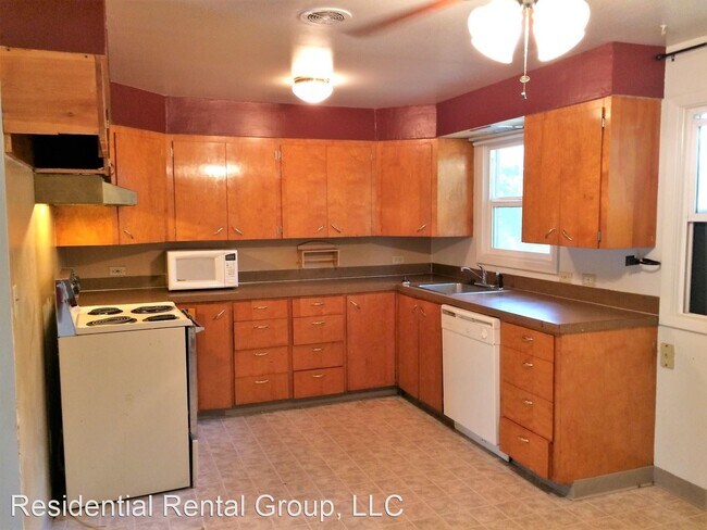 Foto del edificio - 3 br, 1 bath House - 911 NE Sunrise Lane