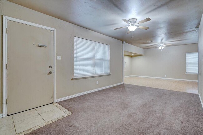 Building Photo - 3326 Willow Creek Dr