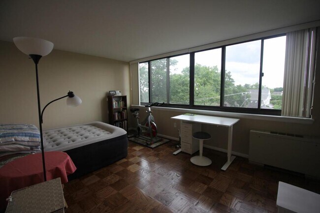 Foto del edificio - 4201 Cherry Hill Rd, 501