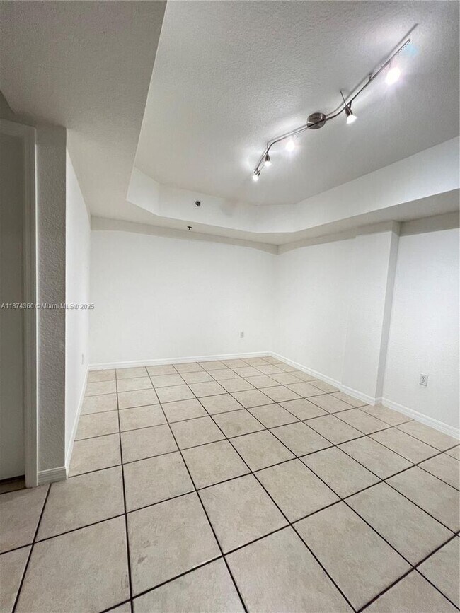 Foto del edificio - 9300 Fontainebleau Blvd