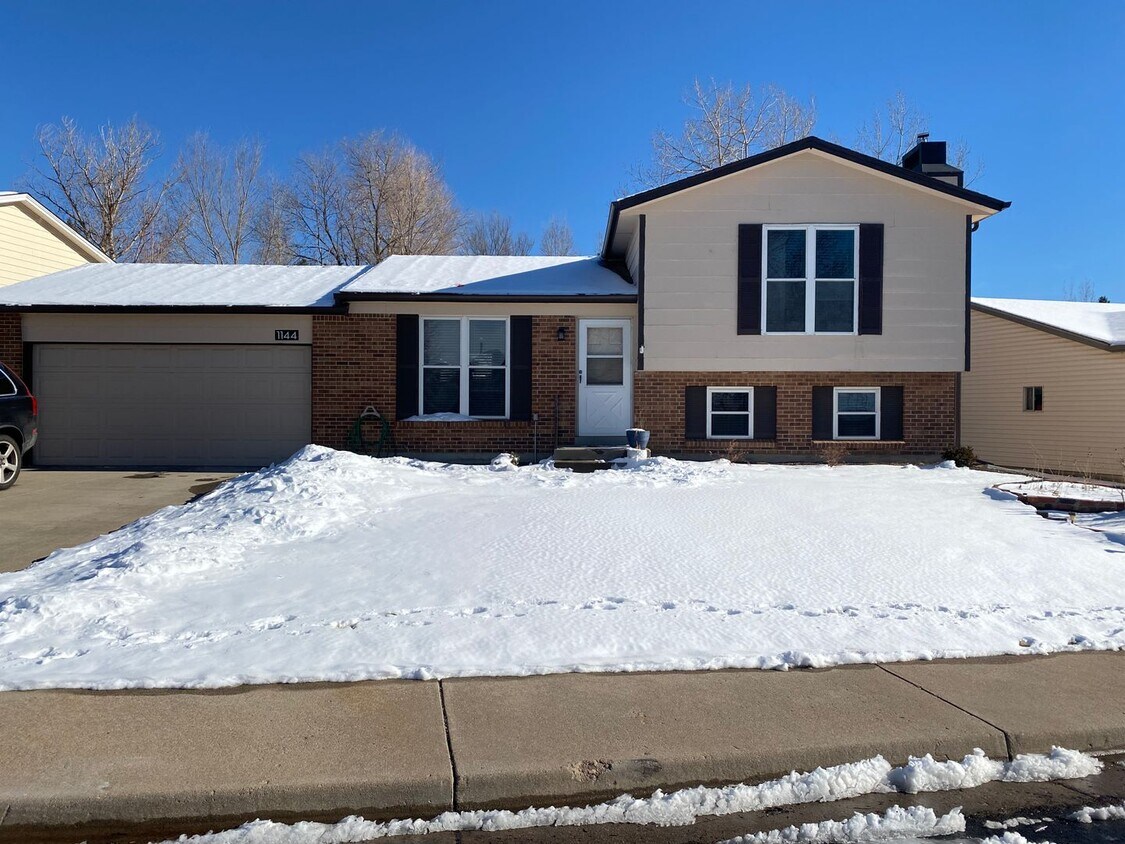 Primary Photo - Lovely Tri-Level Home in Broomfield! Avail...