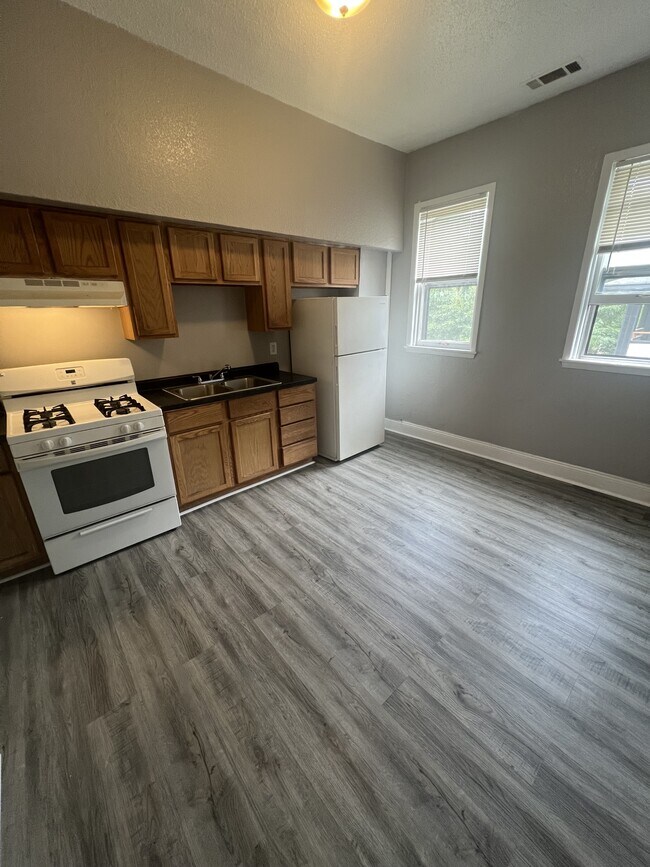 Building Photo - 1020 Edgerton St