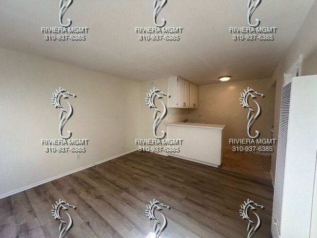 Building Photo - 206