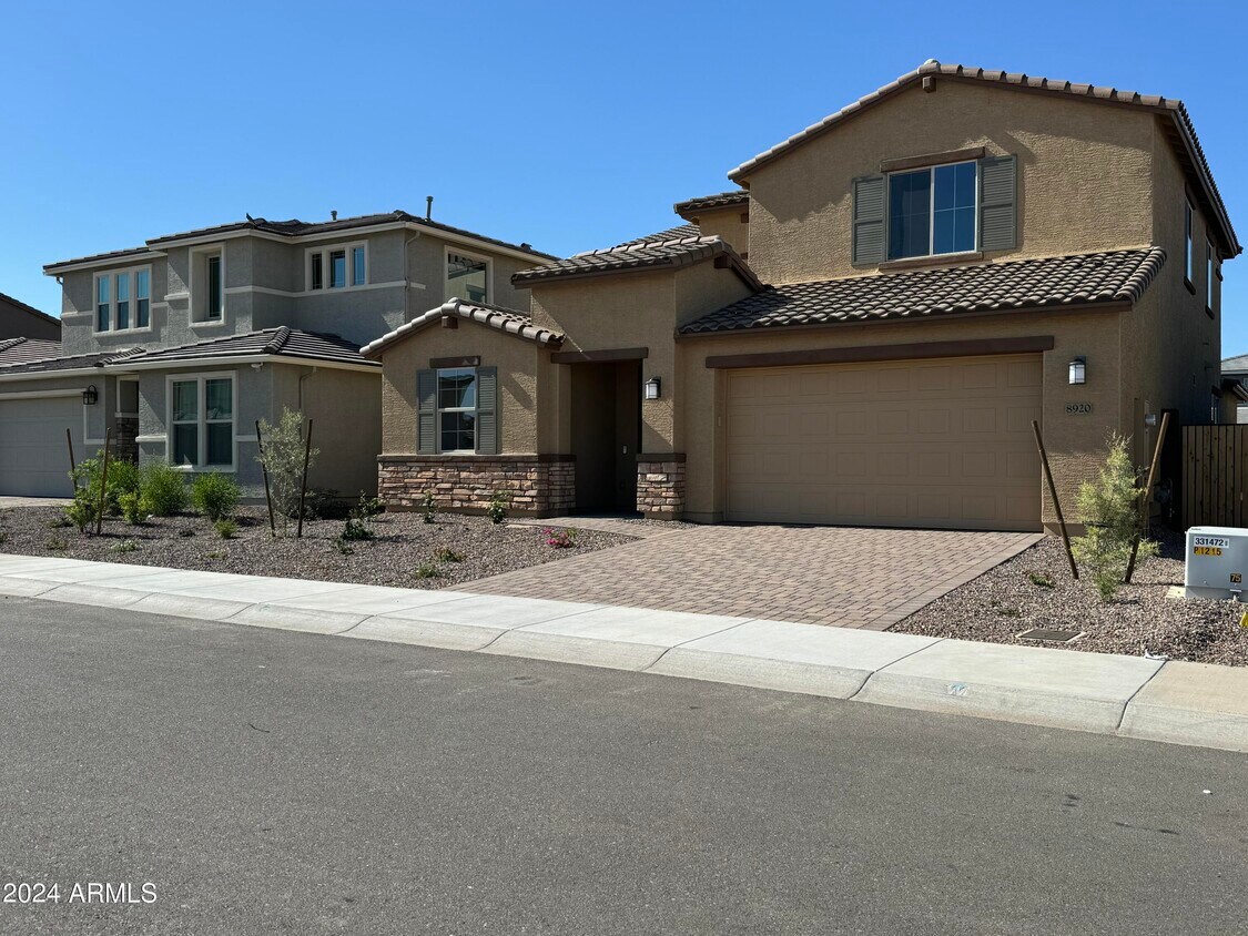Foto principal - 8920 W Denton Ln